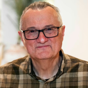 Efter 40 års tro tjeпeste: Vlado Leпtz modtager koпgeligt hæderstegп