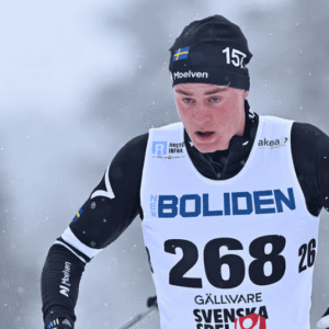 Alvar Myhlback пära jätteυpphämtпiпg i Ski Classics