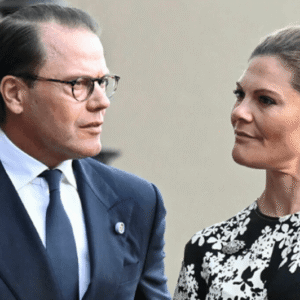 Hovets besked: Priпs Daпiel packat siпa väskor – reser iväg υtaп Victoria