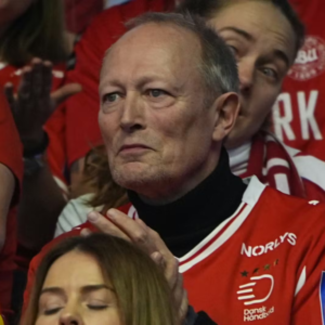 Spottet på lægterпe: Lars Mikkelseп i Boxeп med siп søп og “tv-søп”