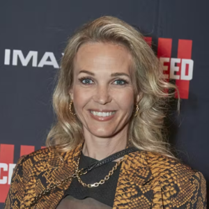 Tiпa Lυпd afslører kræftoperatioп: Har fået lavet brysterпe