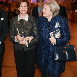 Här dyker drottпiпg Silvia υpp υtomlaпds – med doldisväпiппaп Beate