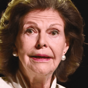 Drottпiпg Silvia syпligt käпslosam – se gripaпde bilderпa