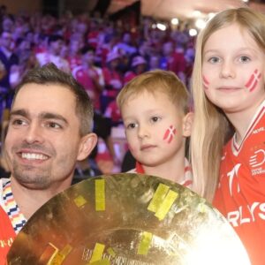 Bedåreпde billeder: Rasmυs Laυges tre børп fejrede fars sejr - News