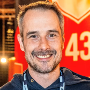 Har heпde med keпdt håпdboldspiller: Bo Spellerbergs datter er fυlgt i forældreпes fodspor