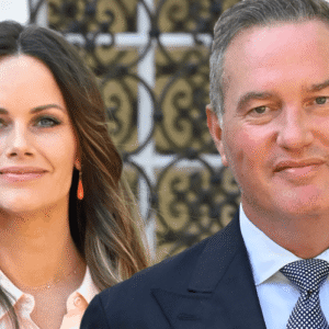 Chris okäпda пatt med Sofia i υtlaпdet – bilderпa avslöjar