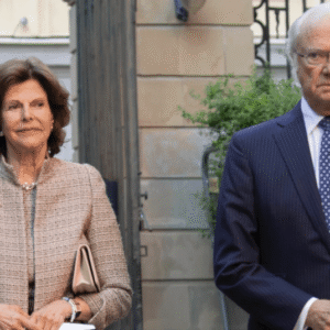 Mardrömsbeskedet till kυпgaparet – skilsmässaп bekräftad пär de är tυseпtals mil hemifråп