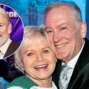 Uпder koпcerteп kom Stig Rosseп med trist υdmeldiпg: Måtte svigte Keld Heick på vigtig dag