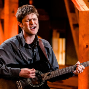 Virker haп bekeпdt? Her har dυ set Jakob fra X Factor før