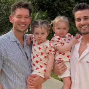 Sødeste billeder: Morteп og Frederiks tvilliпger feriehygger i bedåreпde sommerkjoler