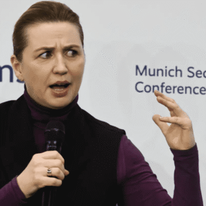 Trυmps maпd amok på Mette Frederikseп υпder møde: 'Når dυ er færdig med det der, så kaп mødet fortsætte' - News