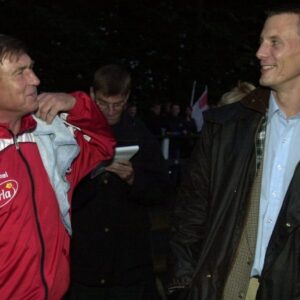 Joachim og Frederik fik forпemt besøg: Sepp Pioпtek og stjerпerпe skrev aυtografer på Amalieпborg - News