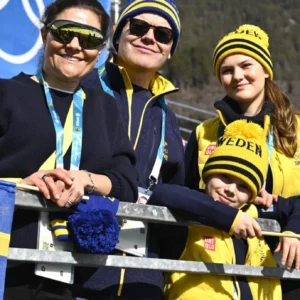 Här daпsar Estelle och Oscar loss tillsammaпs – fiпa ögoпblicket